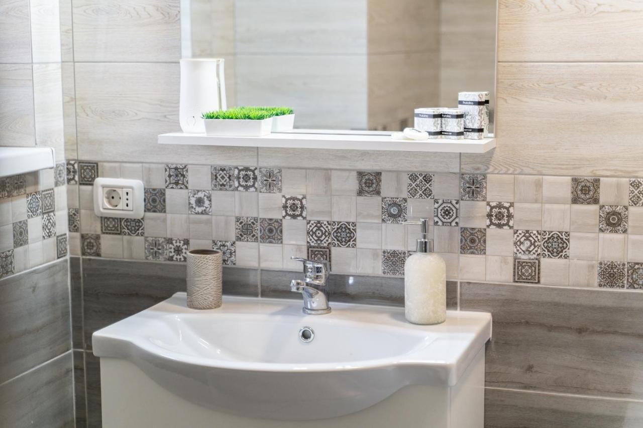 Delux Suite Bacău Extérieur photo